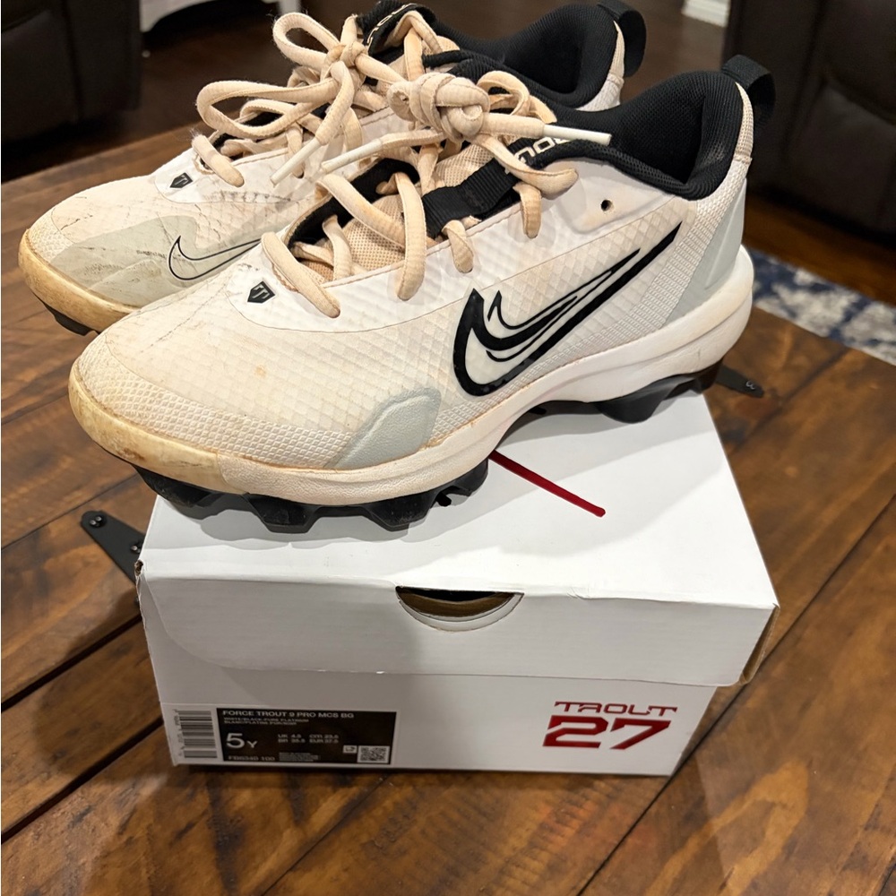 Nike Kids baseball cleats 5Y